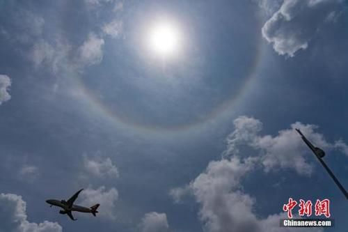 天空中同时出现四大天象奇观 摄影师拍下罕见一幕