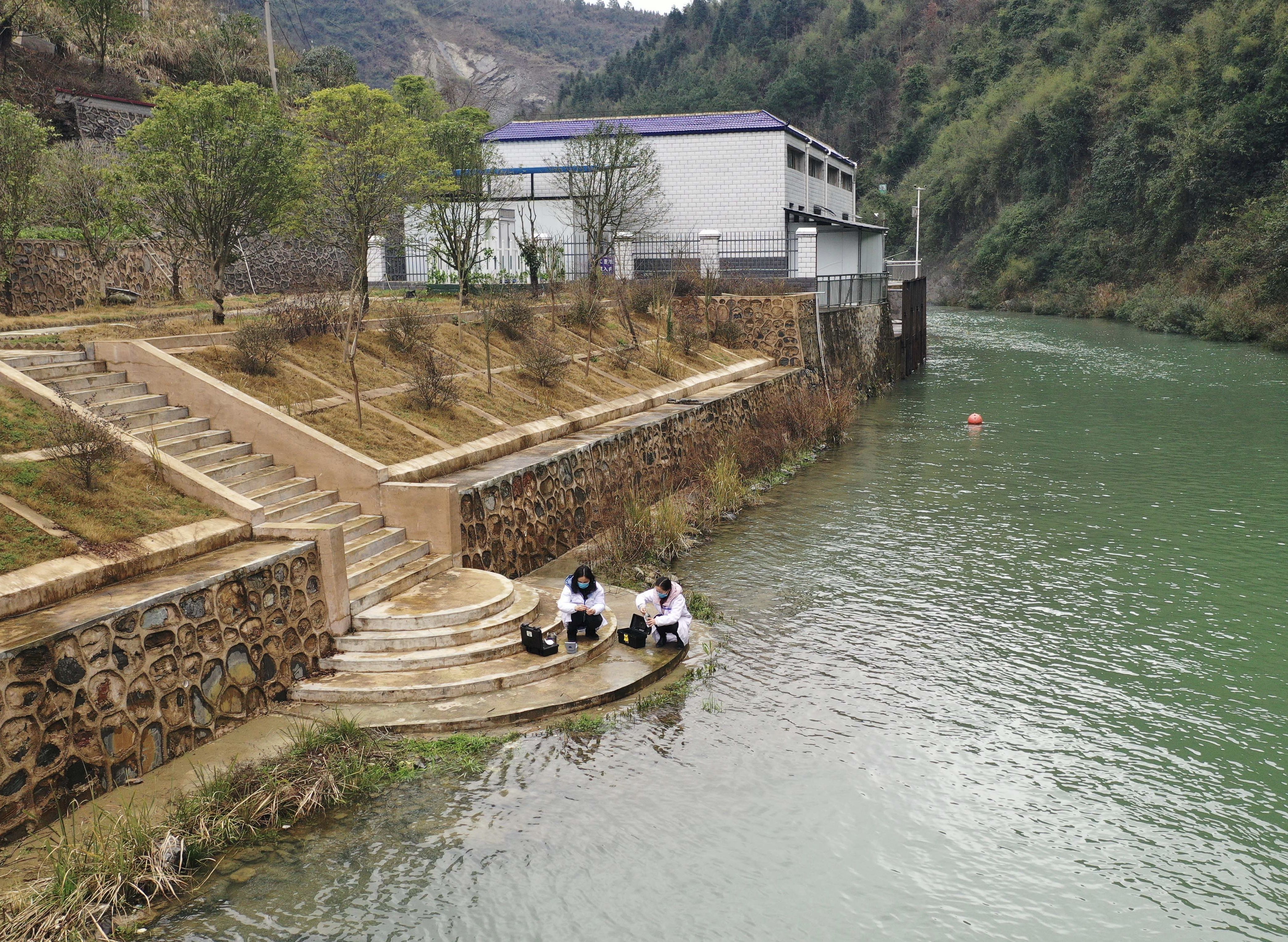  山乡|让贫困户告别吃“望天水”历史——贵州山乡掀起农村饮水安全保卫战