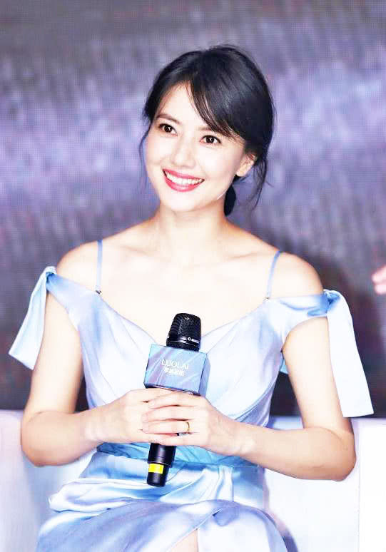 高圆圆参加活动照片流出，眼袋超明显，女神真的不再年轻了?