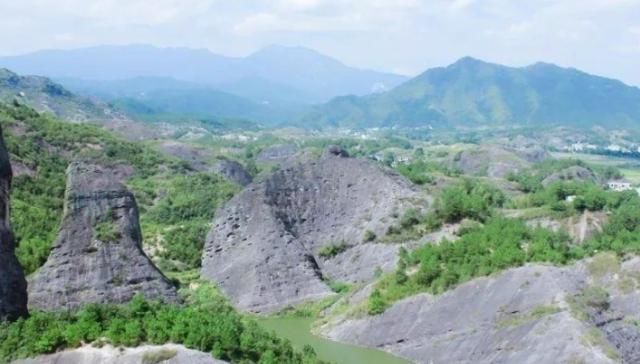 打卡全透明玻璃桥景区，看杀年猪仪式，享年猪宴