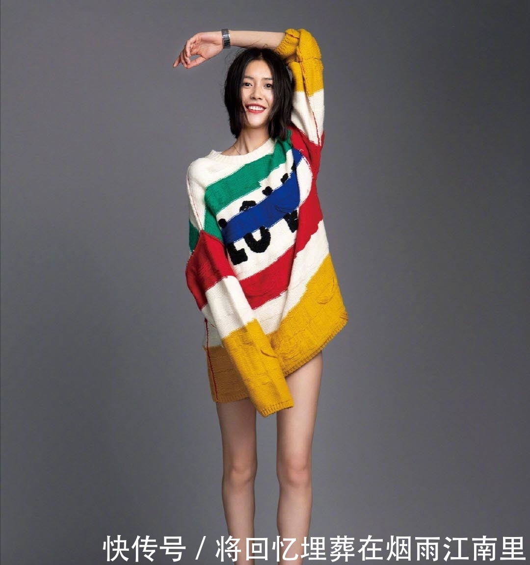  【气质】刘雯大片感穿搭，仅仅是打底衫配牛仔裤而已，女生这样穿太有气质