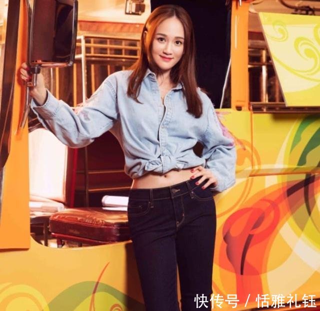 巴掌：穿红裙子显“巴掌腰”，身材好到令人羡慕！，“冻龄女神”陈乔恩