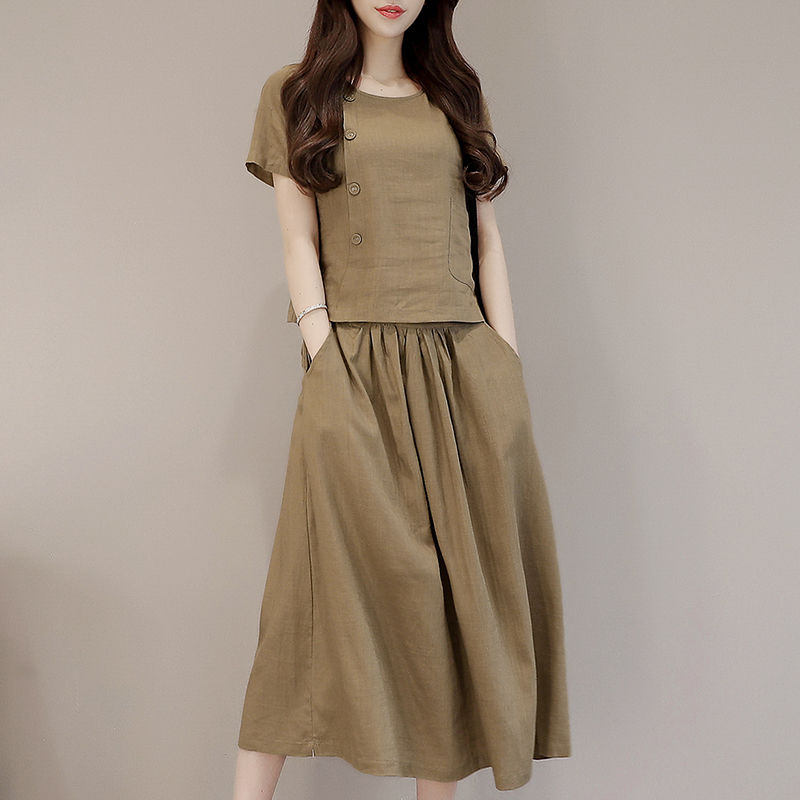 显气质的一款连衣裙，赚足回头率，充满了时尚优雅的美感