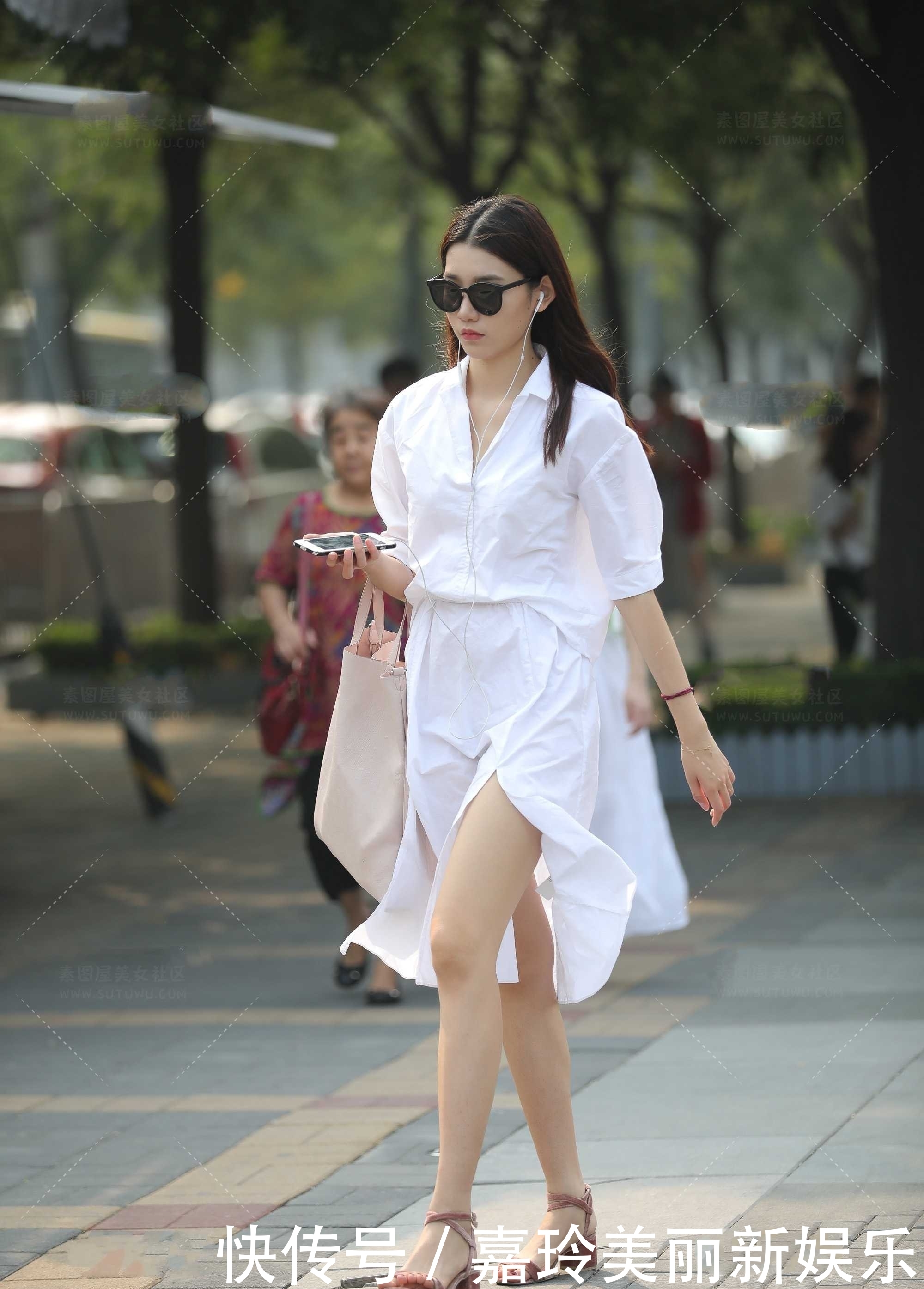  【清爽】美女街拍：小姐姐干净清爽，穿一件白色衣服，美美的