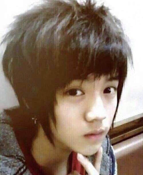 鹿晗用100种发型证明自己颜值从未下降，网友:最后一张像放烟花