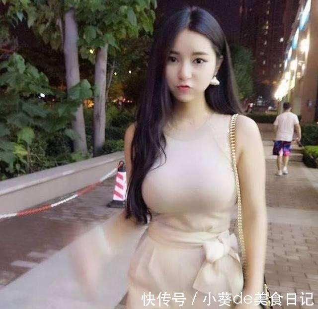 『美女』街拍:小姐姐穿着紧身运动裤,清纯活泼的气息,尽显运动美感