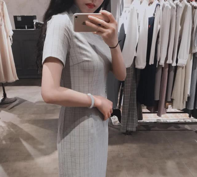 [ 位女大学生]完美身材魅力十足，这才是女人最美的样子！，女大学生晒旗袍照