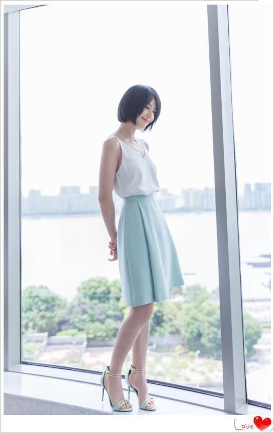 高圆圆换个发型，就38岁嫩回18岁，赵又廷上辈子修了什么福哦!