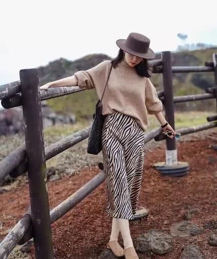  阔腿裤：春季不知道穿什么？我们来“偷”三木的10种新搭配，知性又温柔