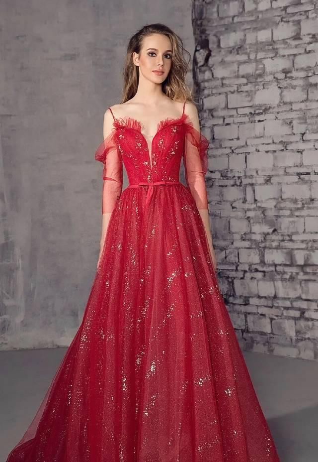  婚纱：婚礼当天婚纱礼服要选几套？答案在这儿！