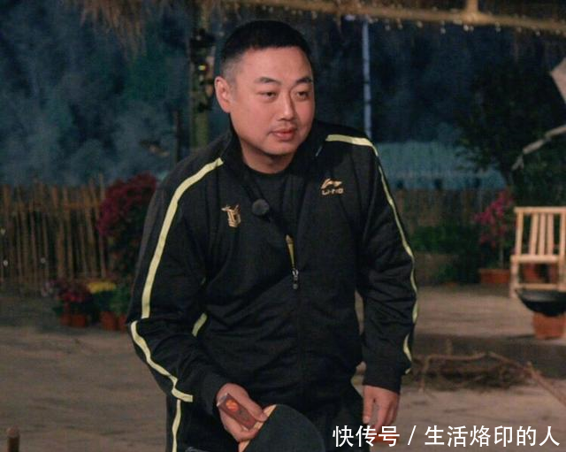 刘国梁晒家庭合照回应与范冰冰亲密照，一语双关暗讽黄毅清闹乌龙