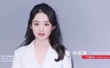  『打伞』孙俪拍《甄嬛传》时28岁，齐耳短发的她自己打伞为工作人员切蛋糕