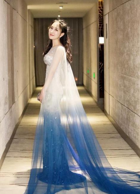 马苏出席活动 造型惹争议 网友: 好撩人