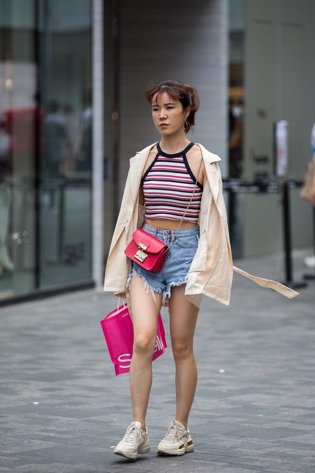 39度高温，热成狗都不脱的老爹鞋，初恋般的感觉~行走式街拍