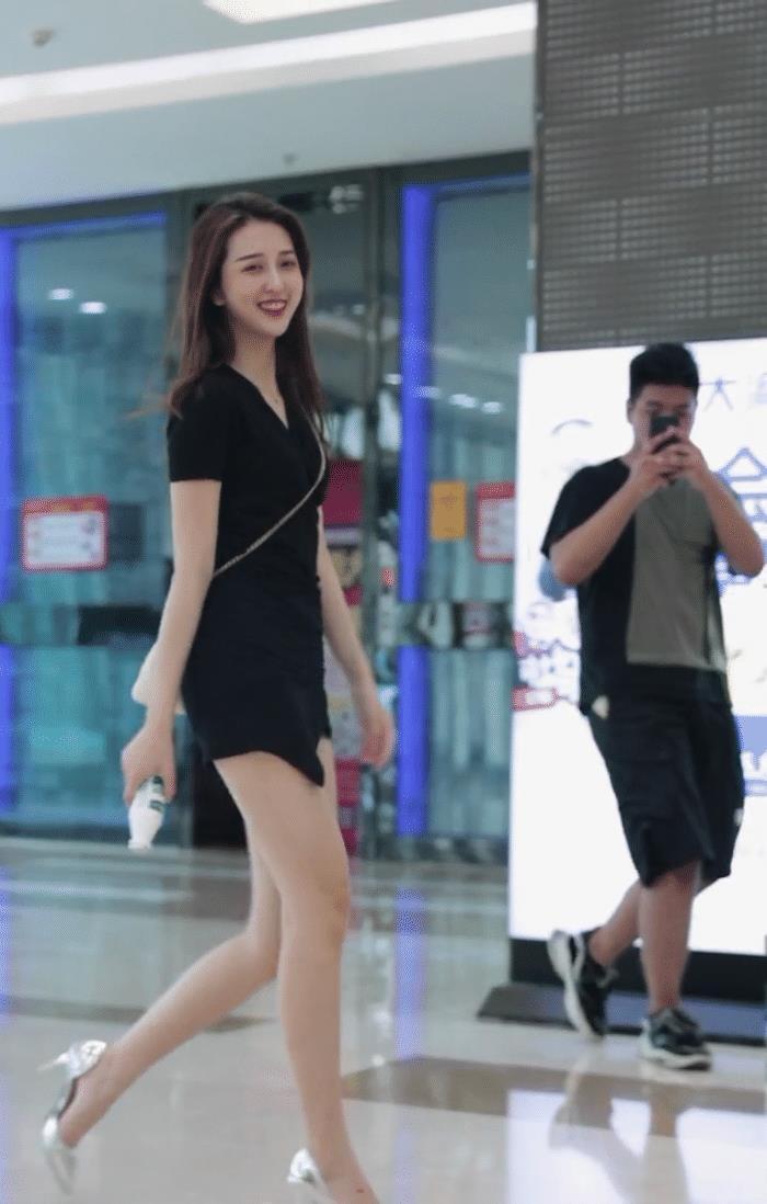 『位女生』兄弟你不要一直拍啊,美女都不好意思了兄弟你不要一直拍啊,美女都不好意思了