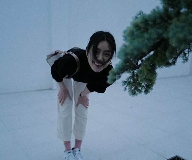  #搭配蓝色#刘雯的一周穿搭,真的怎么穿都不会出错?
