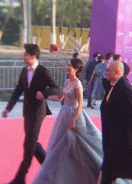 舒淇应该感谢雷佳音, “雷式走红毯”刷屏, 舒淇穿的有多糟糕无人