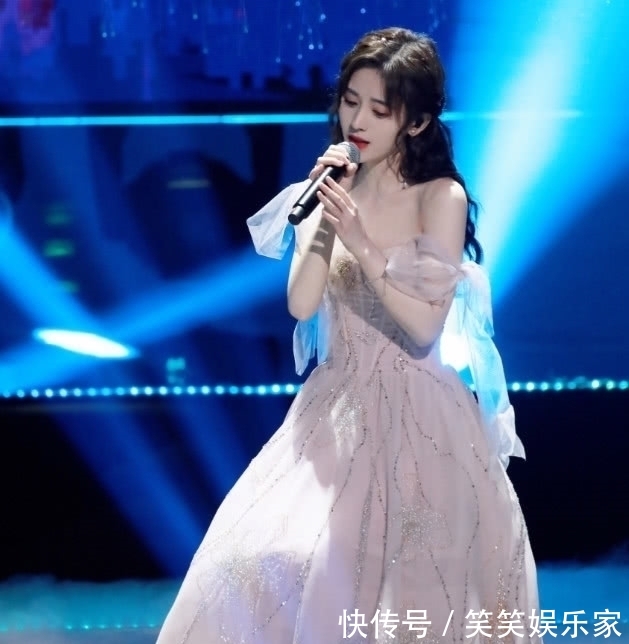 [ 鞠婧]总算清楚了，为啥鞠婧祎被称“四千年美女”？当她穿起粉裙时候