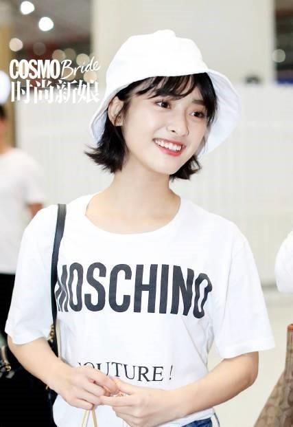 160沈月和159鞠婧祎同穿牛仔裤，终于明白身高和比例哪个更重要了