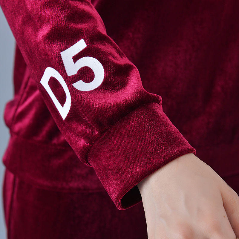 立秋过后，少穿裙子!今年流行气质套装，70后妈妈穿洋气又时髦