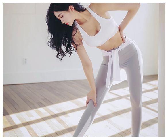 美图：时尚美女紧身裤韵味十足，但我最喜欢第五位的性感辣妈！