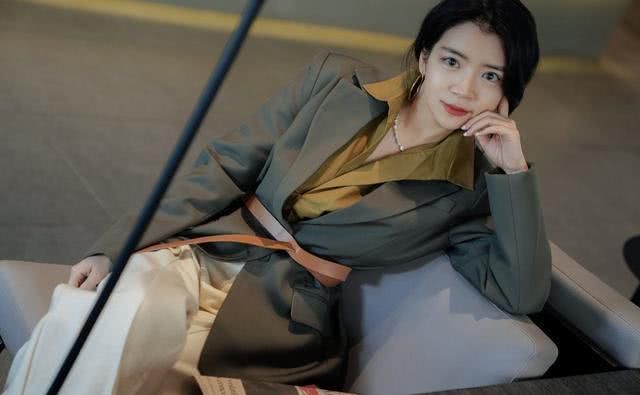 阔腿裤:春季不知道穿什么?我们来“偷”三木的10种新搭配,知性又温柔