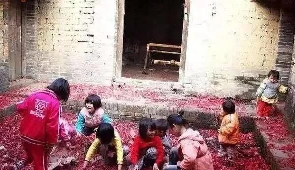  春节■在农村，30年前春节的旧照片制作