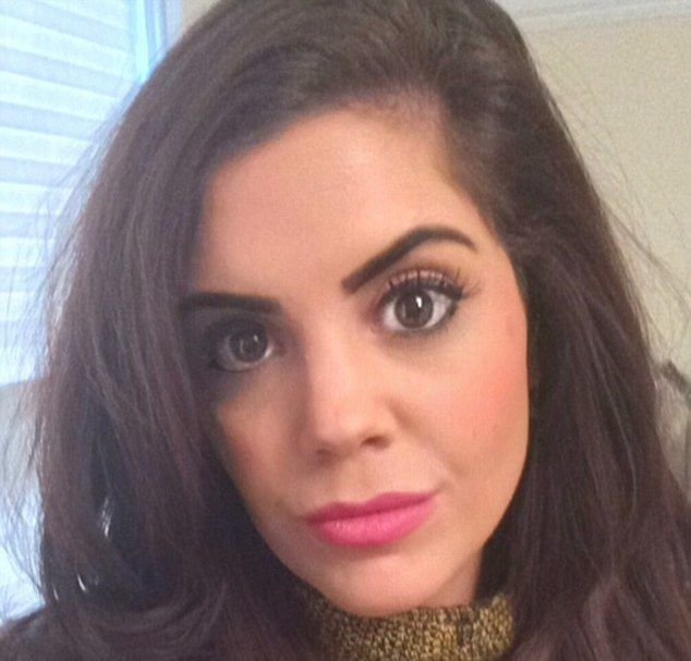 法国少女和朋友打赌，一个月不化妆出门，三天少女就认输了