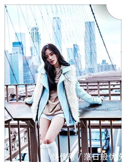 鞠婧祎咋想的? 竟把袜子当裤子穿, 网友: 单飞后越来越疯狂了!