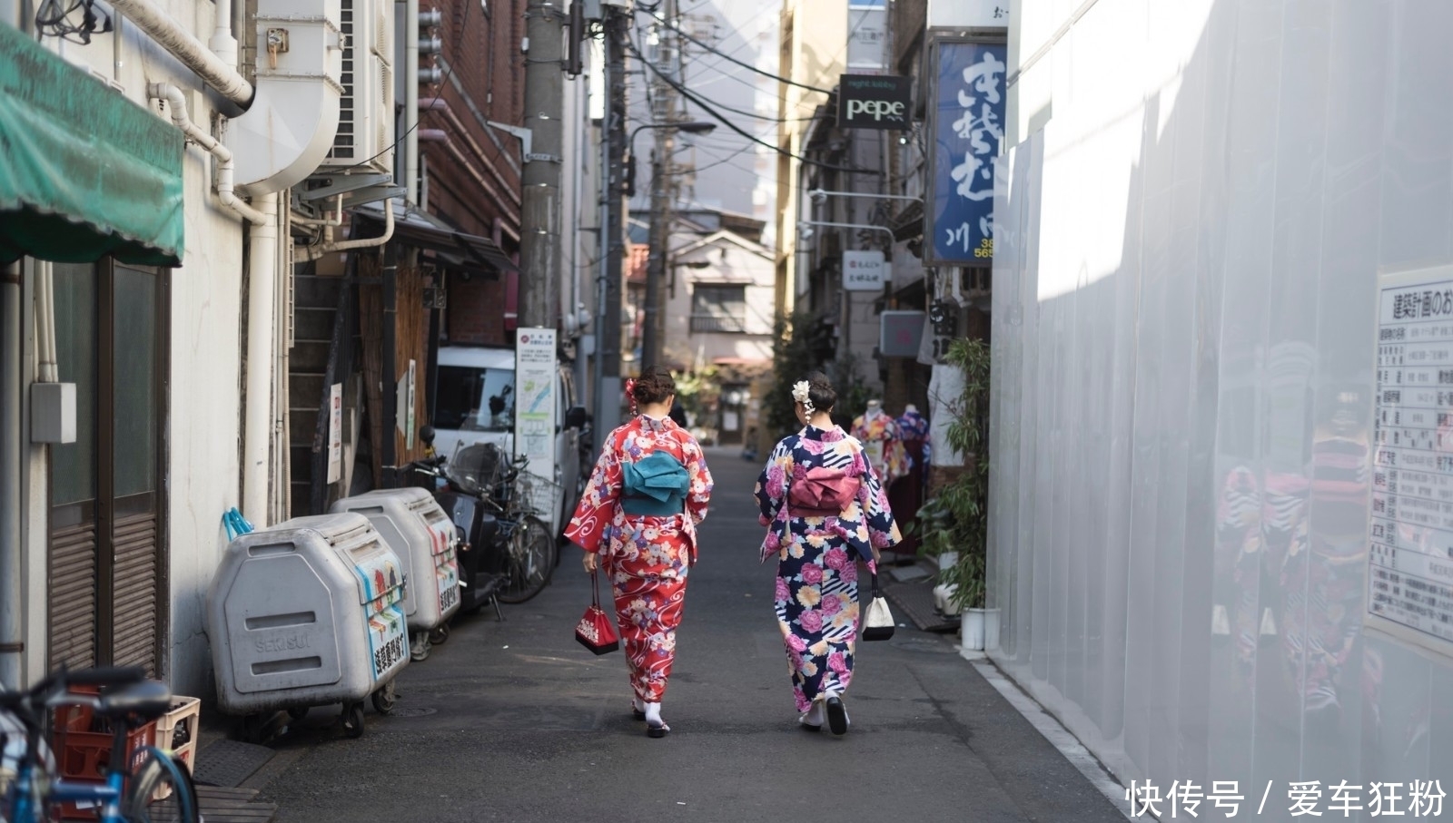 中国游客在日本旅游因背着双肩包而被嫌弃 日本人:我们地方小