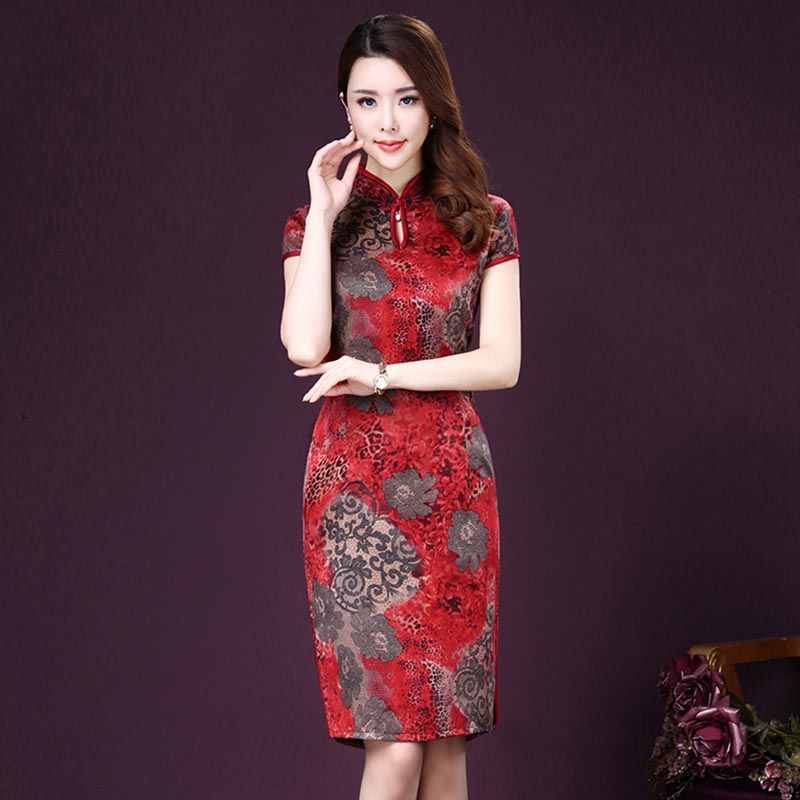 别说女人老了就变丑!看看下图这样穿旗袍裙，美的不可一世