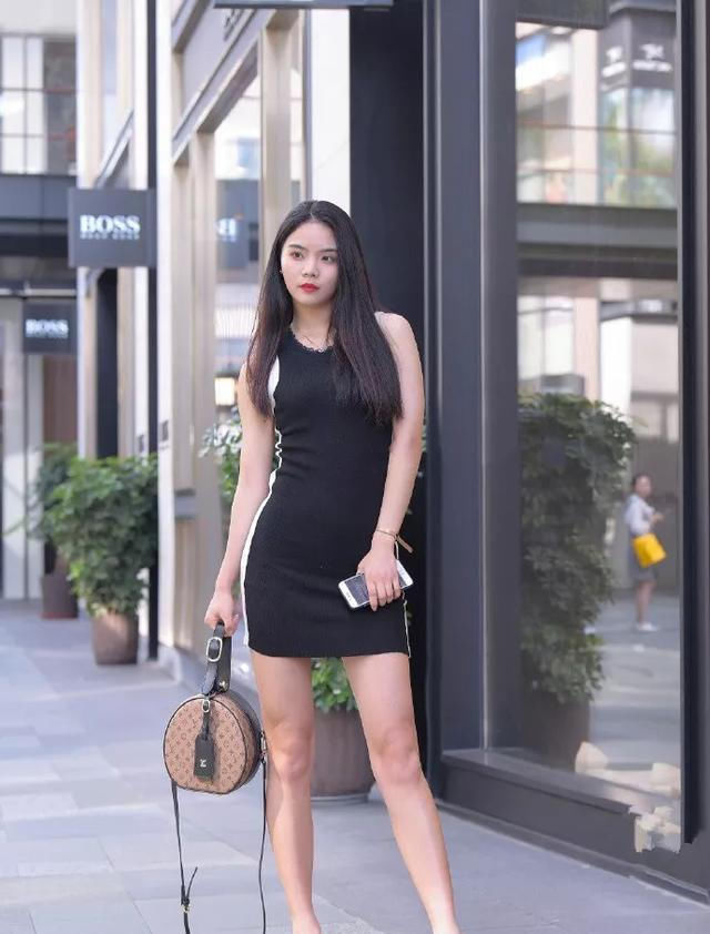  修长|短裤搭配高跟鞋,让双腿显得修长又美丽