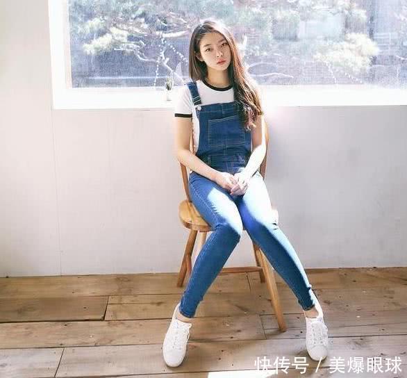 紧身牛仔裤提高美女时尚指数，青春靓丽不打折