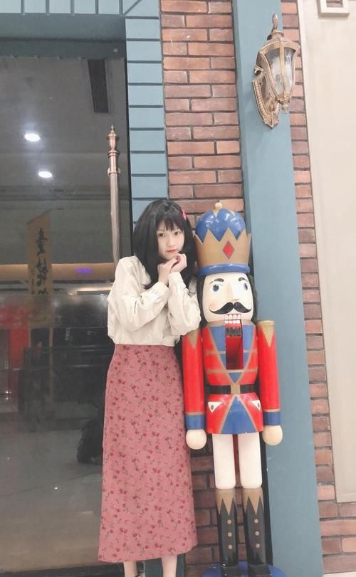  「女生」最潮范儿美搭，小个子女生不知道怎么穿？记住这5个技巧，轻松“长高”十公分