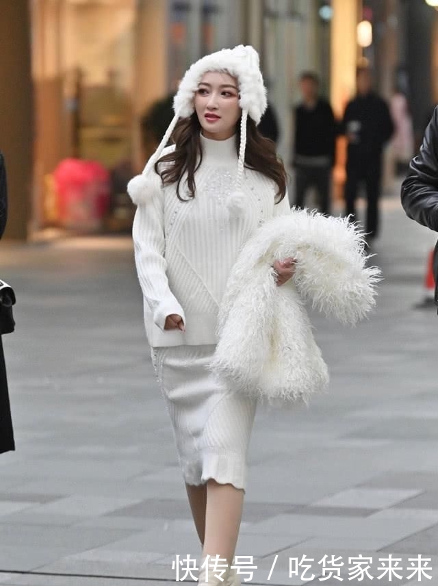 『巧妙』春季穿搭有套路?巧妙露肤新穿法,不走寻常路变时髦