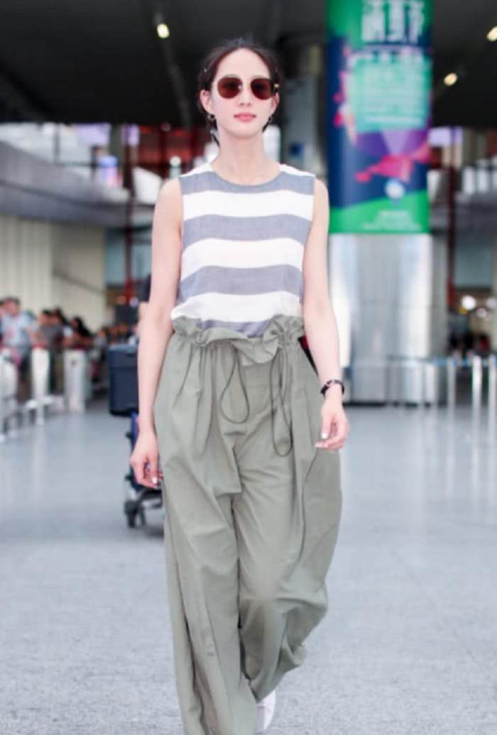 张钧甯厉害了, 这么肥的裤子都敢穿, 网友: 不怕掉下来吗?