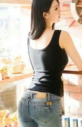 牛仔裤穿出十分青春减龄的味道，时髦显气质！