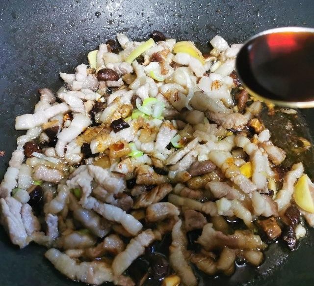  【台式】台式卤肉饭，香甜软糯的卤肉丁配一口劲道的米饭，越想越饿