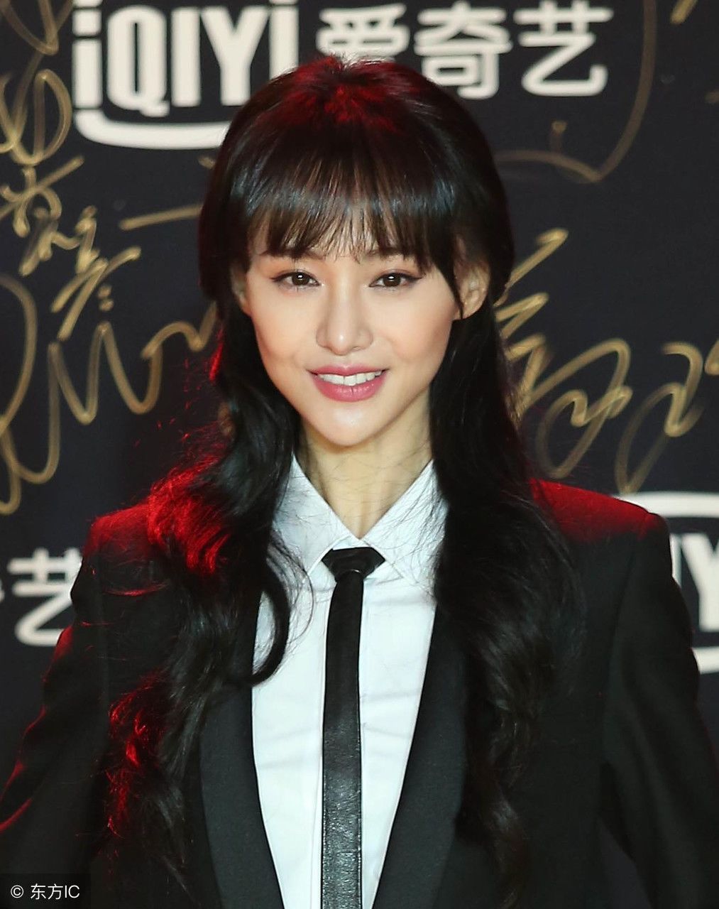 郑爽的黑色8月，黑料不断 郑父叫板造谣者:你尽管来，我们接着