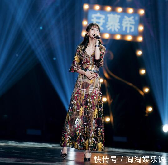 杨颖穿镂空连衣裙，尽显少女气质，这杨3岁请pick一下！