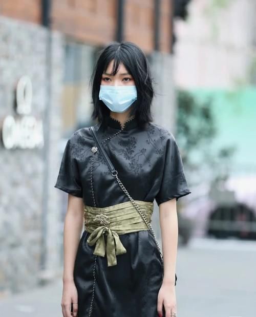 时尚美感|街拍的黑色时尚服饰,有一位美女像忍者!