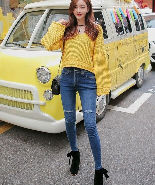 时尚写真，优雅气质的牛仔裤美女，身材凹凸紧致，女神范十足！