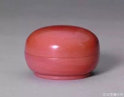 趁着清宫剧大火，故宫把文物上的颜色变成了20款口红色号