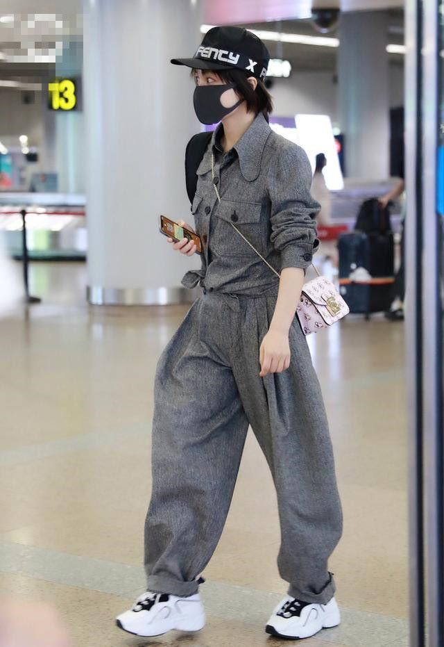 同穿“纸袋裤”，沈梦辰帅气有型，吴昕秒变小矮人!