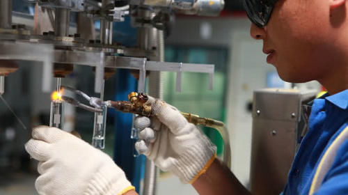  买房@融入不了城市生活，又难以回到农村老家，买房后的农民进退