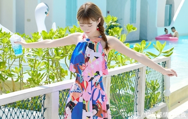 靓丽模特鼓浪屿写真，连衣裙吸引人，这样的小姐姐你会不喜欢？