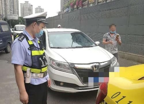 『白色小轿车』跟车太近酿事故，民警及时处置保畅通