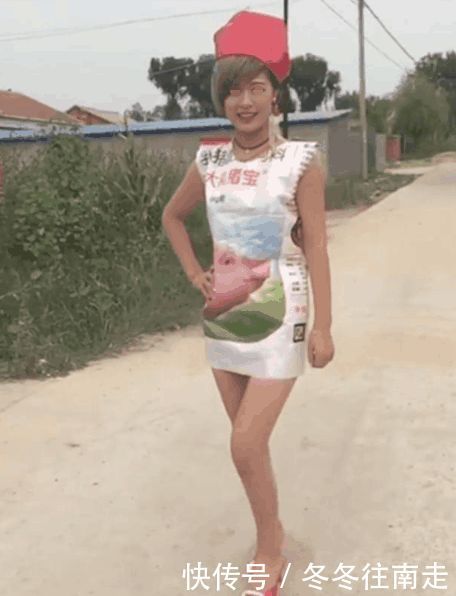 农村女子用饲料袋制作短裙,穿在身上惊艳众人,气质丝毫不输超模