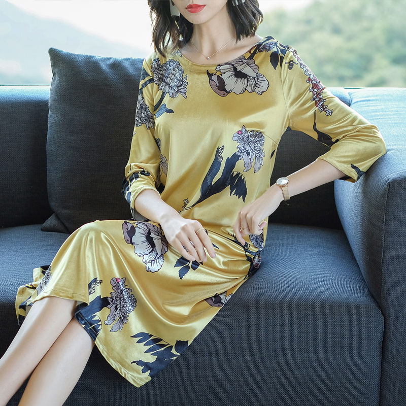 这连衣裙刚上市就火得‘’一塌糊涂‘，40岁女人穿美的倾国倾城