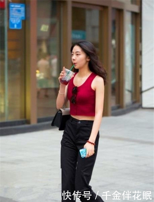 动人|街拍:美女身材高挑,长发披肩,唯美动人